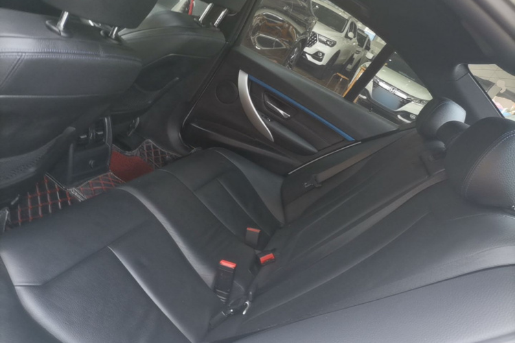 BMW 3 Series 2018 #17 BMW 3 Series 2018 car image #17