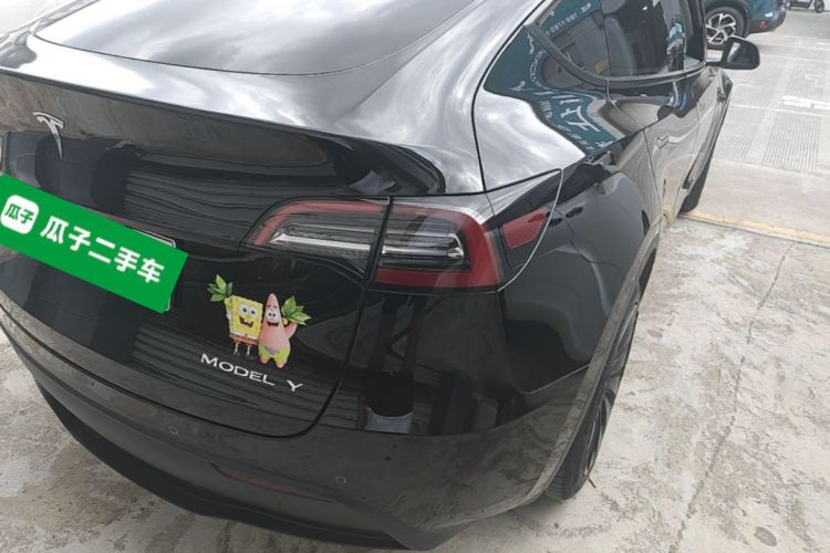 Tesla Model Y 2023 car image #8