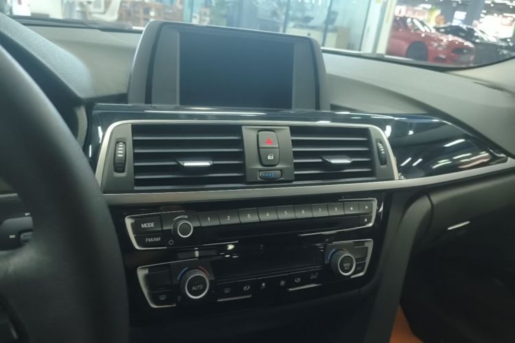 BMW 3 Series 2017 #17 BMW 3 Series 2017 car image #17