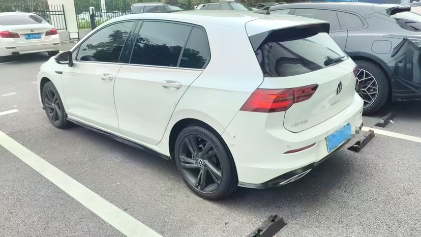 Volkswagen Golf 2023 car image #4