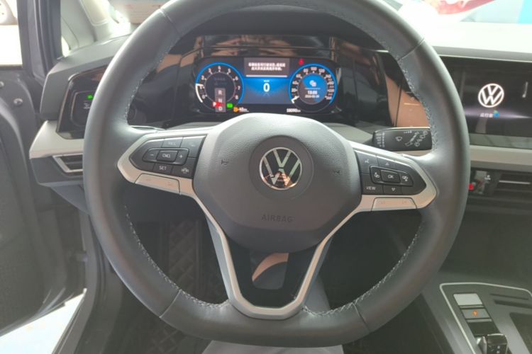 Volkswagen Golf 2022 car image #11