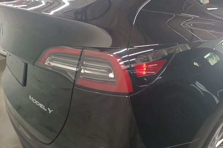Tesla Model Y 2022 #8 Tesla Model Y 2022 car image #8