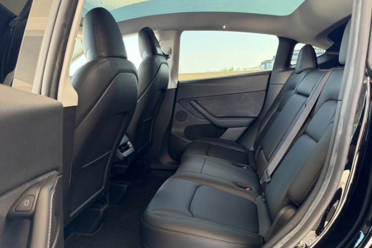 Tesla Model Y 2023 #9 Tesla Model Y 2023 car image #9