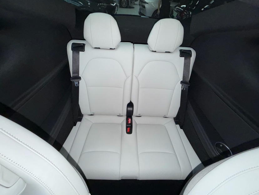 Tesla Model Y L 2025 #7 Tesla Model Y L 2025 car image #7
