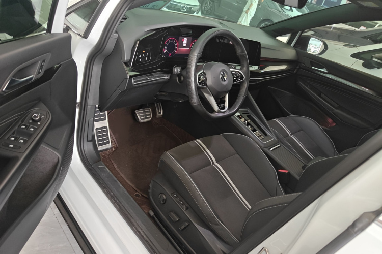 Volkswagen Golf 2023 صورة سيارة #12