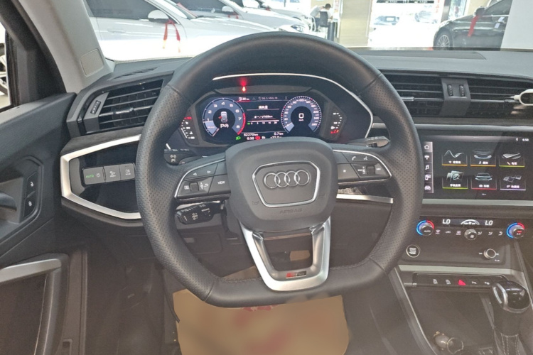 Audi Q3 2021 #11 Audi Q3 2021 car image #11