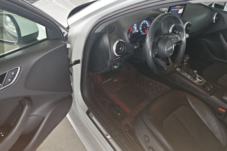 Audi A3 2017 car image #16