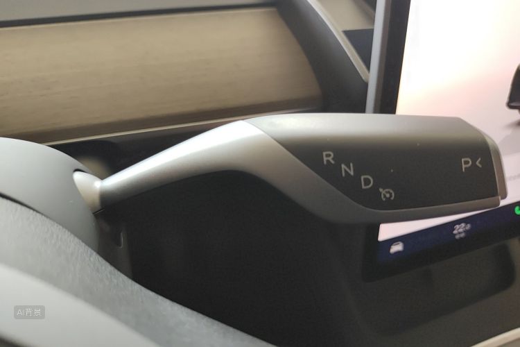Tesla Model Y 2023 #16 Tesla Model Y 2023 car image #16