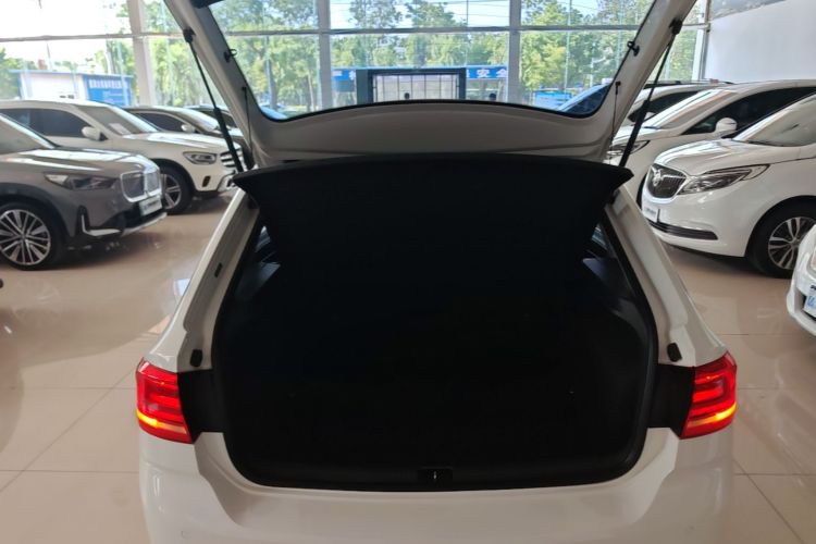 Volkswagen Santana 2017 car image #19