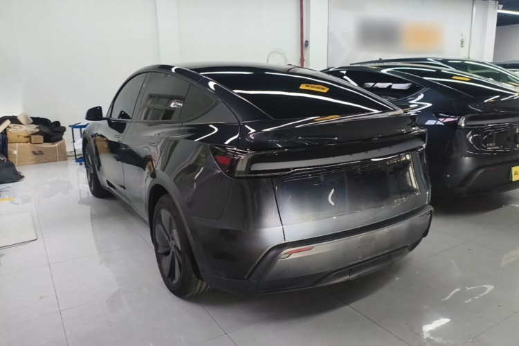 Tesla Model Y 2025 #7 Tesla Model Y 2025 car image #7