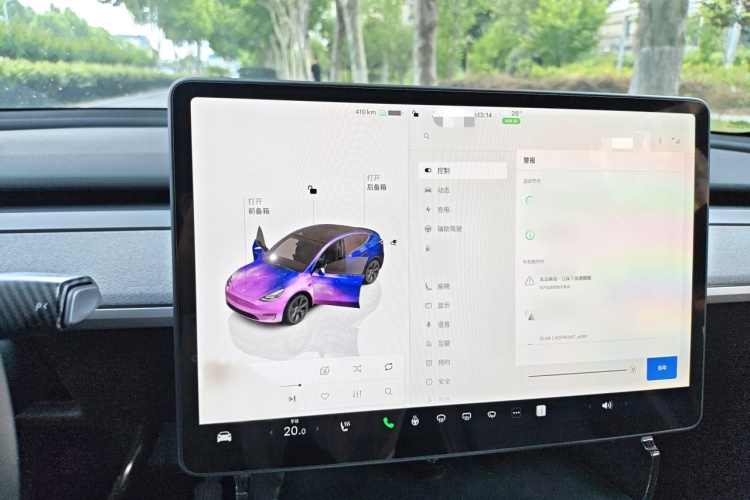 Tesla Model Y 2023 car image #13