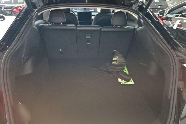 Tesla Model Y 2023 #19 Tesla Model Y 2023 car image #19