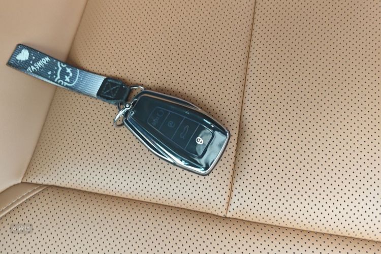 GEELY Boyue L 2025 car image #10