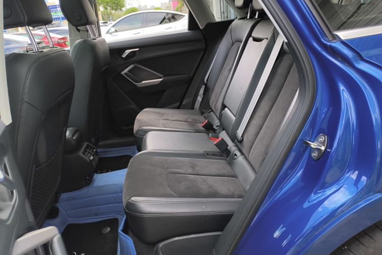 Audi Q3 2021 car image #17