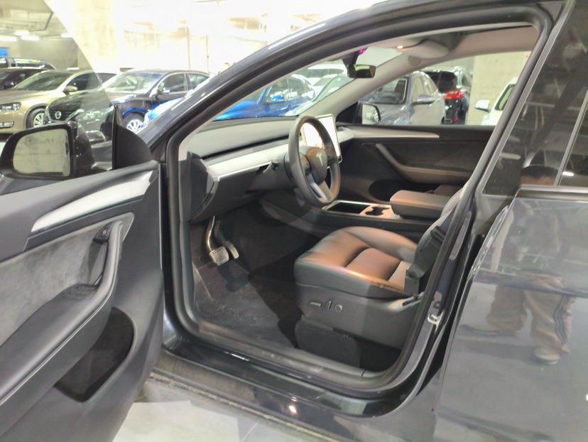 Tesla Model Y 2024 car image #7