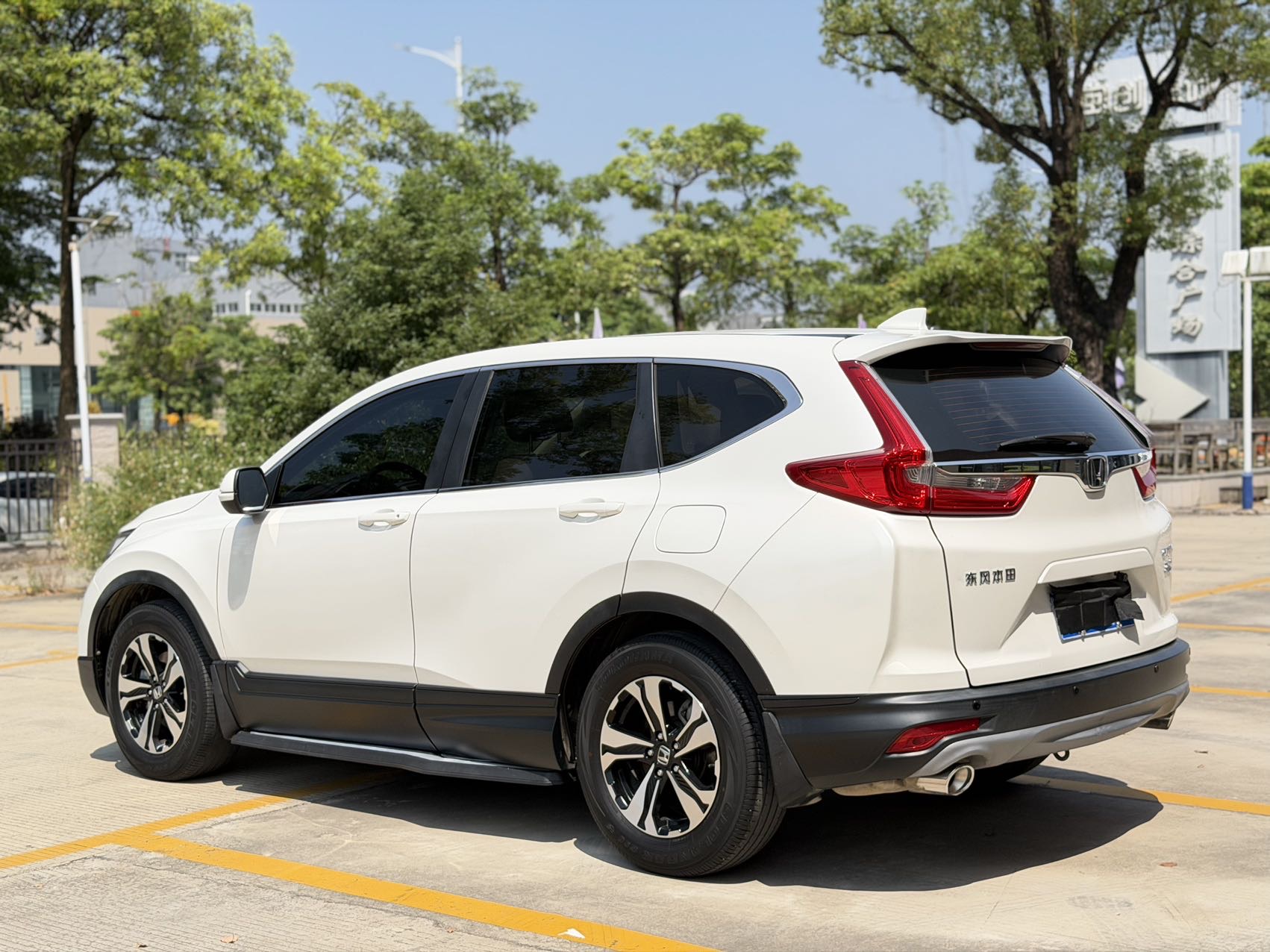 2019 car image #4