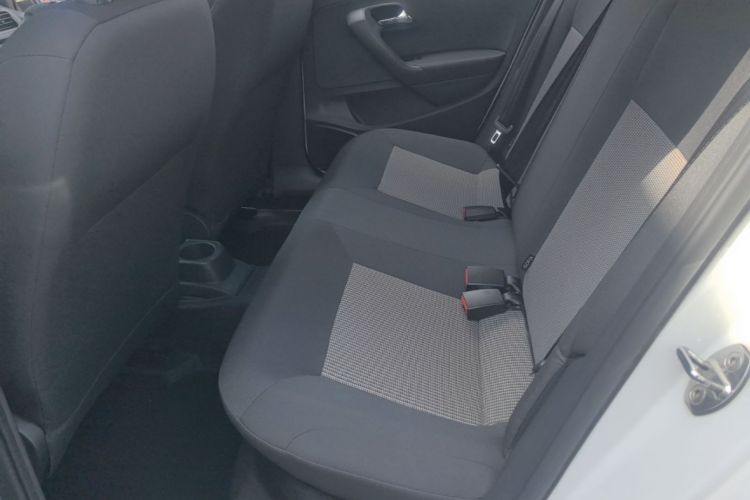 Volkswagen Polo 2018 car image #17