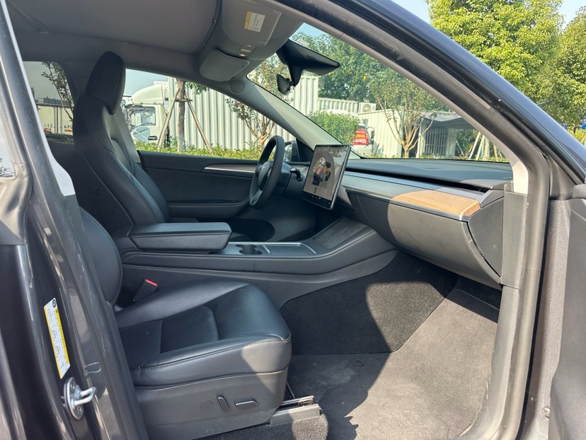 Tesla Model Y 2022 صورة سيارة #15