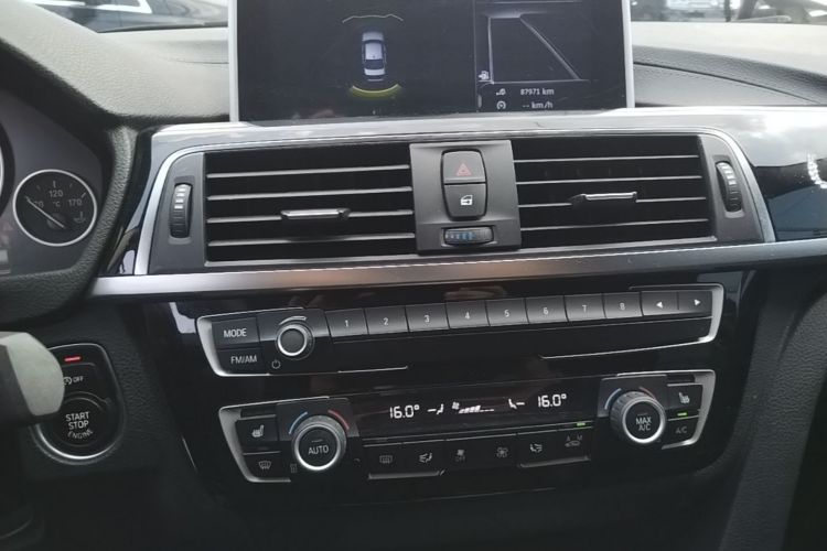 BMW 3 Series 2018 #19 BMW 3 Series 2018 car image #19