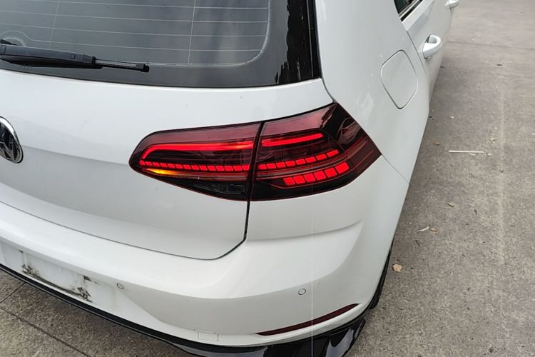 Volkswagen Golf 2020 car image #8