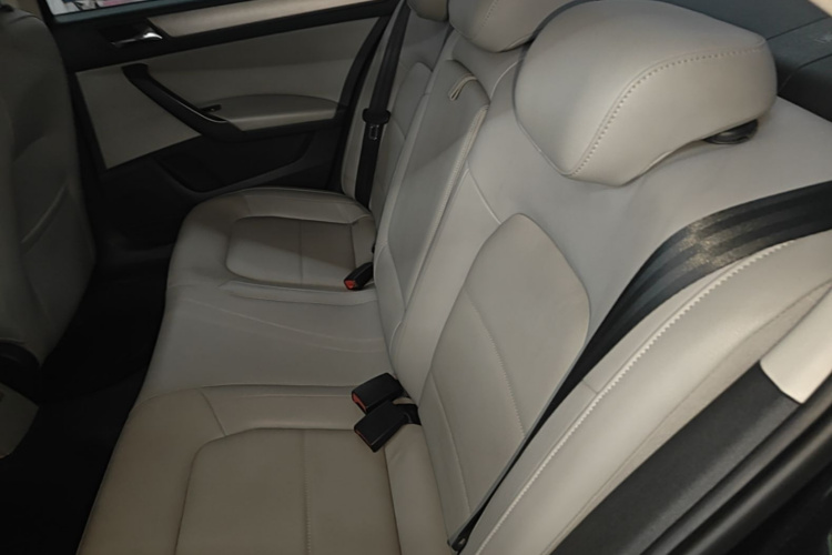 Skoda Rapid 2016 #17 Skoda Rapid 2016 car image #17