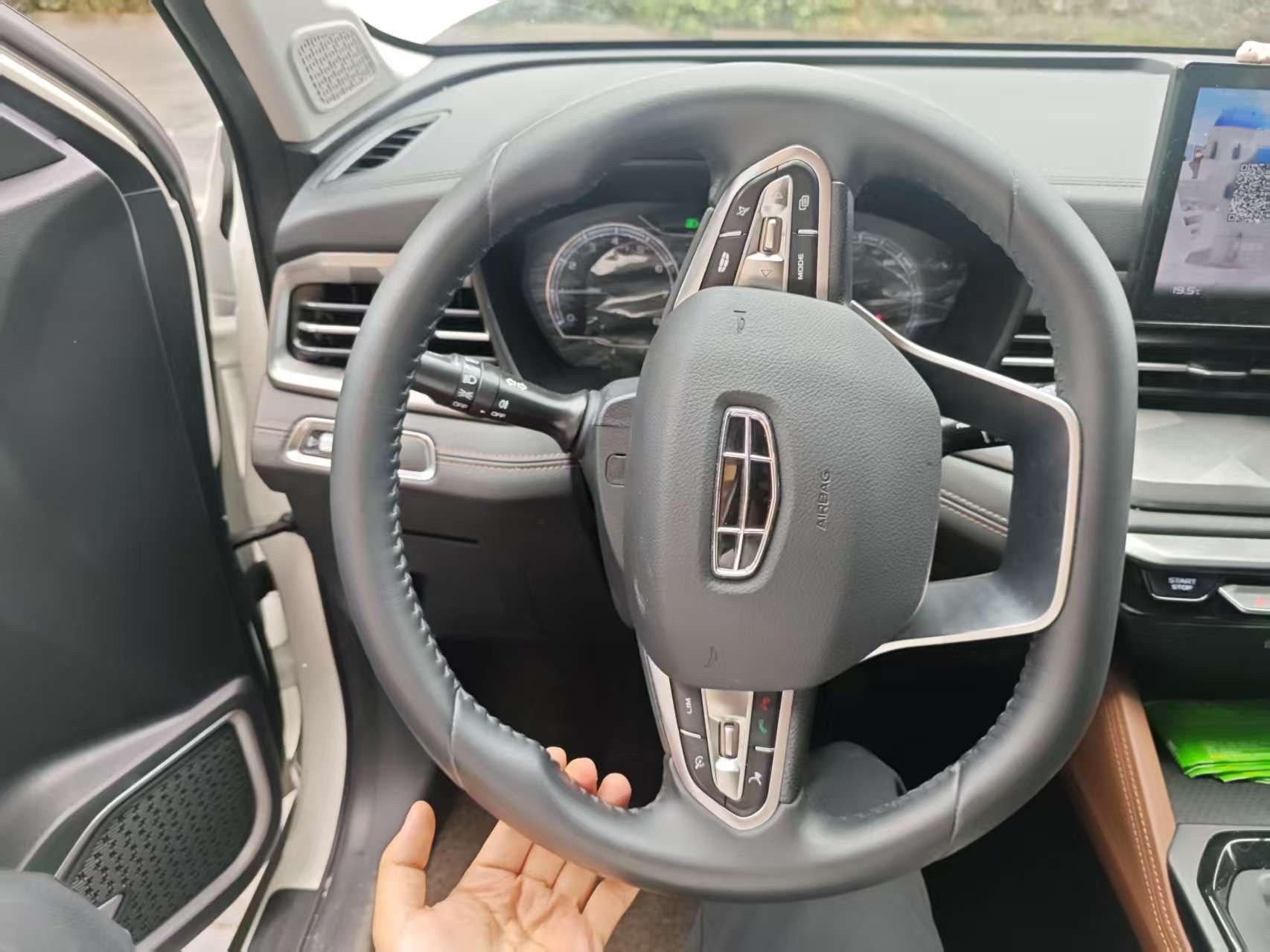 GEELY Vision X6 2022 car image #4