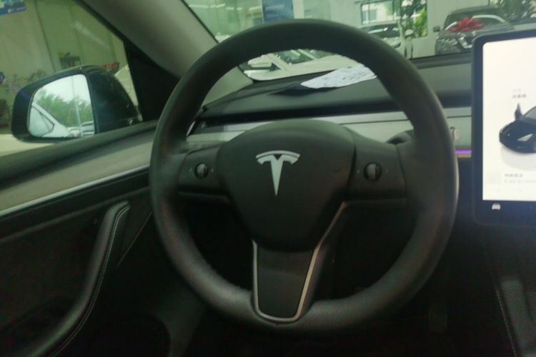 Tesla Model Y 2024 #11 Tesla Model Y 2024 car image #11