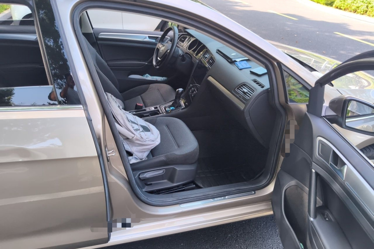 Volkswagen Golf 2020 car image #21