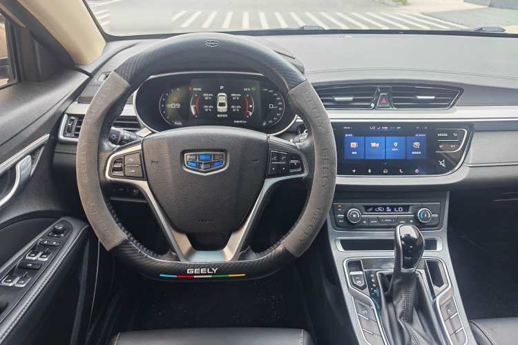 GEELY Emgrand 2019 car image #18