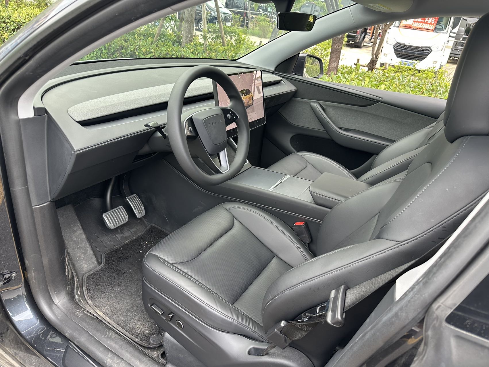 Tesla Model Y 2025 car image #20