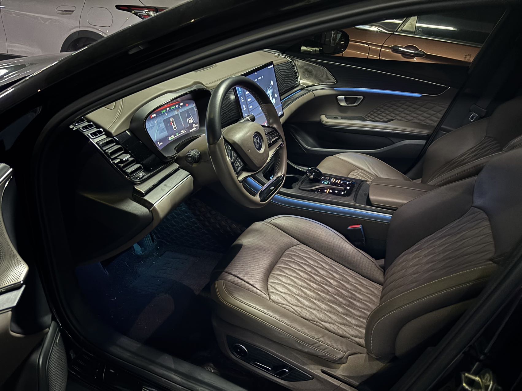 BYD Han 2023 car image #2