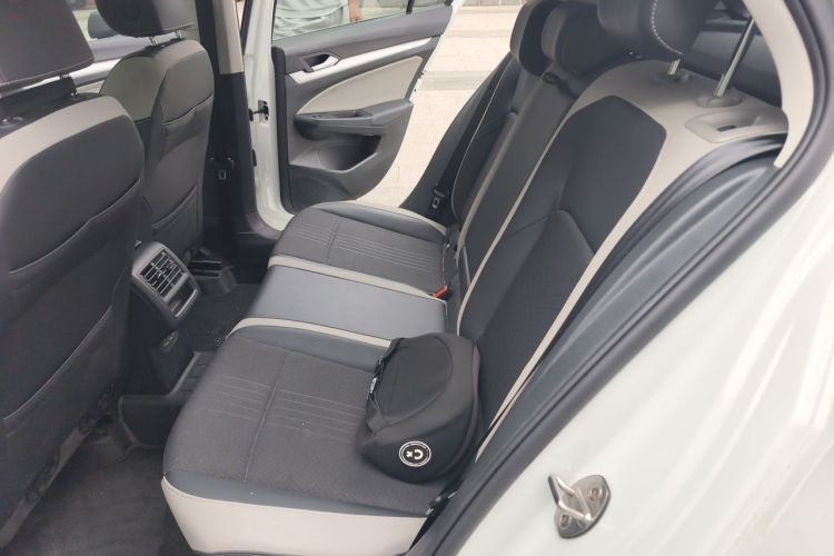 Volkswagen Golf 2022 car image #10
