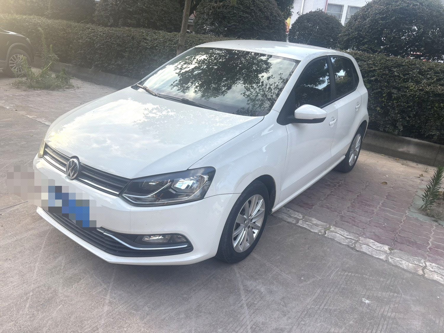Volkswagen Polo 2015 car image 