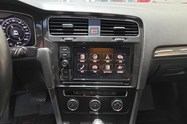 Volkswagen Golf 2019 car image #13