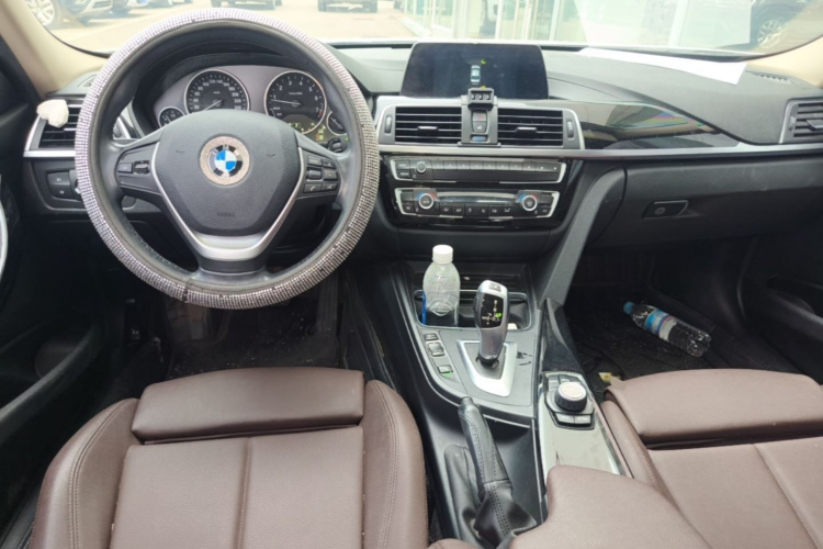 BMW 3 Series 2018 car image #10