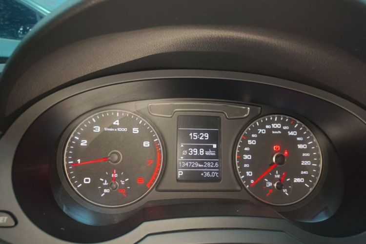 Audi Q3 2017 car image #12