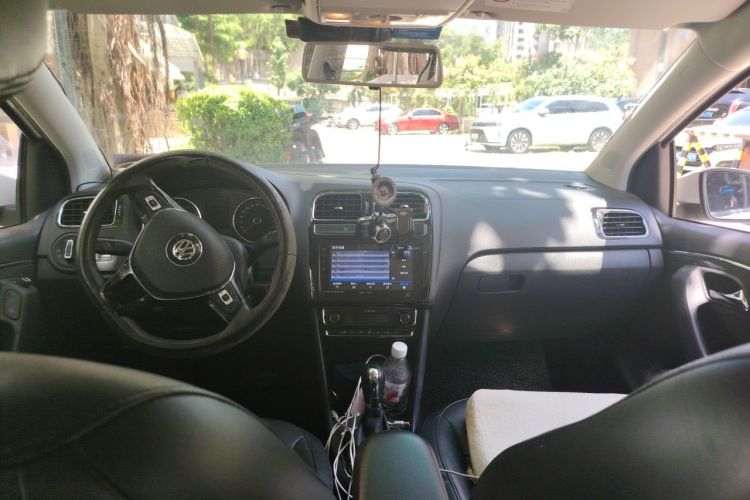 Volkswagen Polo 2016 car image #16