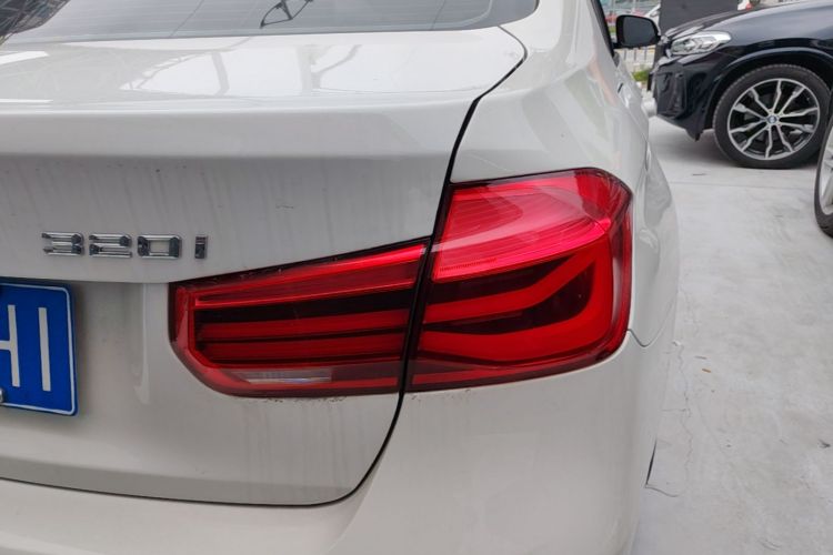 BMW 3 Series 2018 car image #8