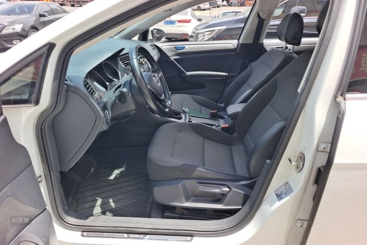 Volkswagen Golf 2018 car image #17