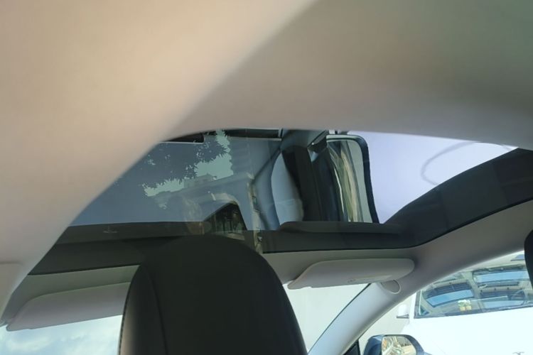Tesla Model 3 2022 car image #25