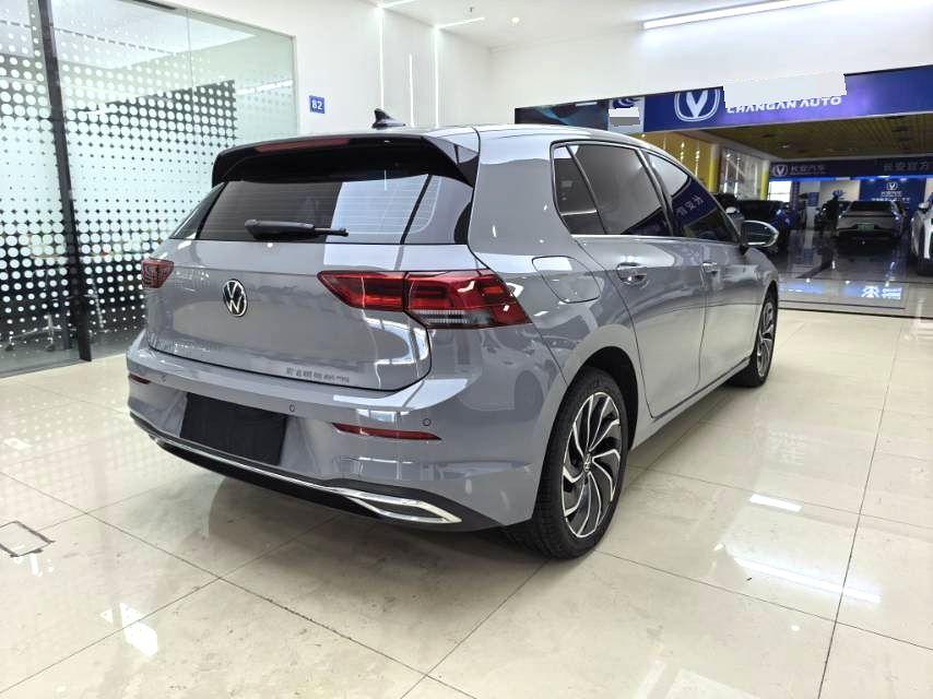 Volkswagen Golf 2023 car image #7
