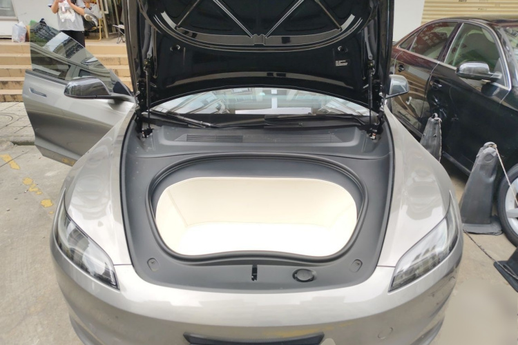 Tesla Model 3 2023 car image #22