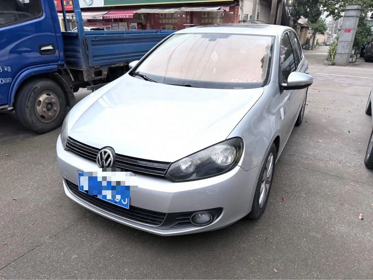 Volkswagen Golf 2010 car image 