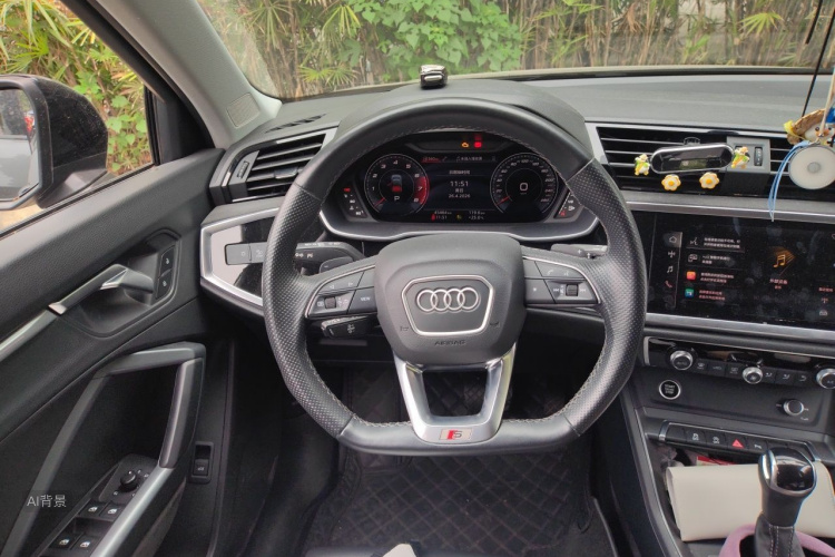 Audi Q3 2022 car image #7