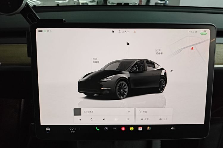 Tesla Model Y 2023 car image #17
