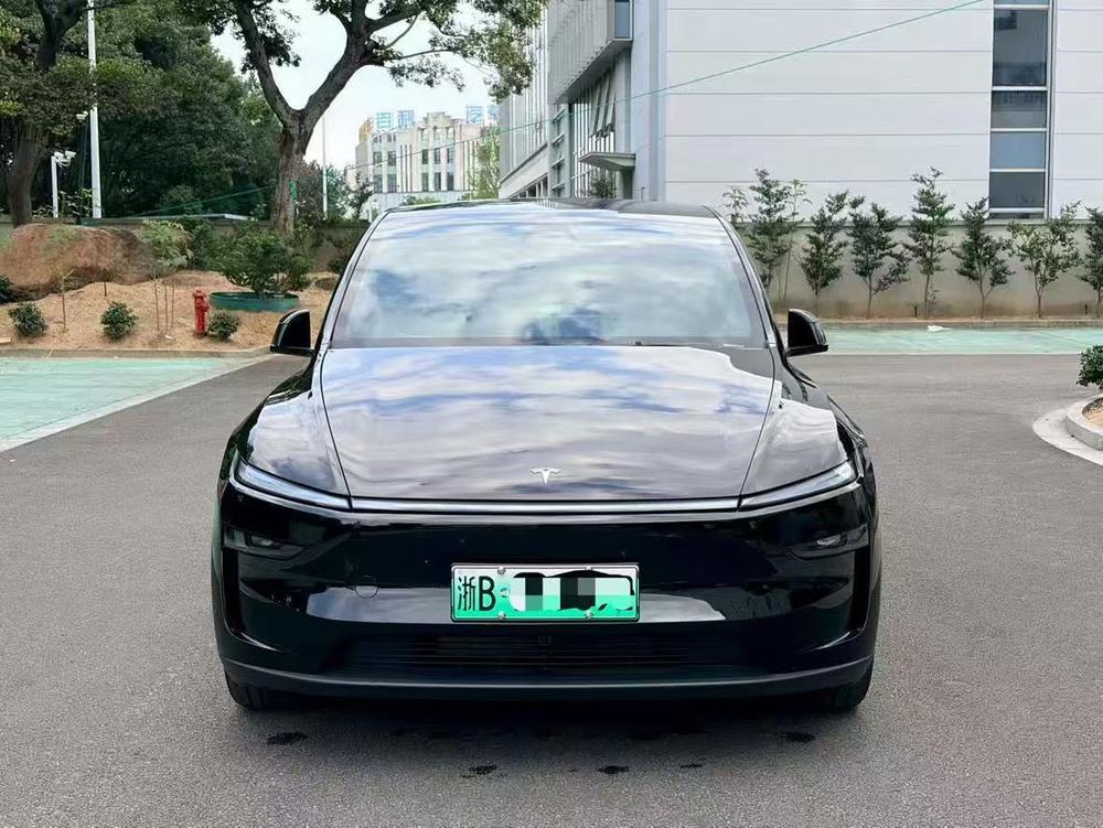 Tesla Model Y 2026 #2 Tesla Model Y 2026 car image #2