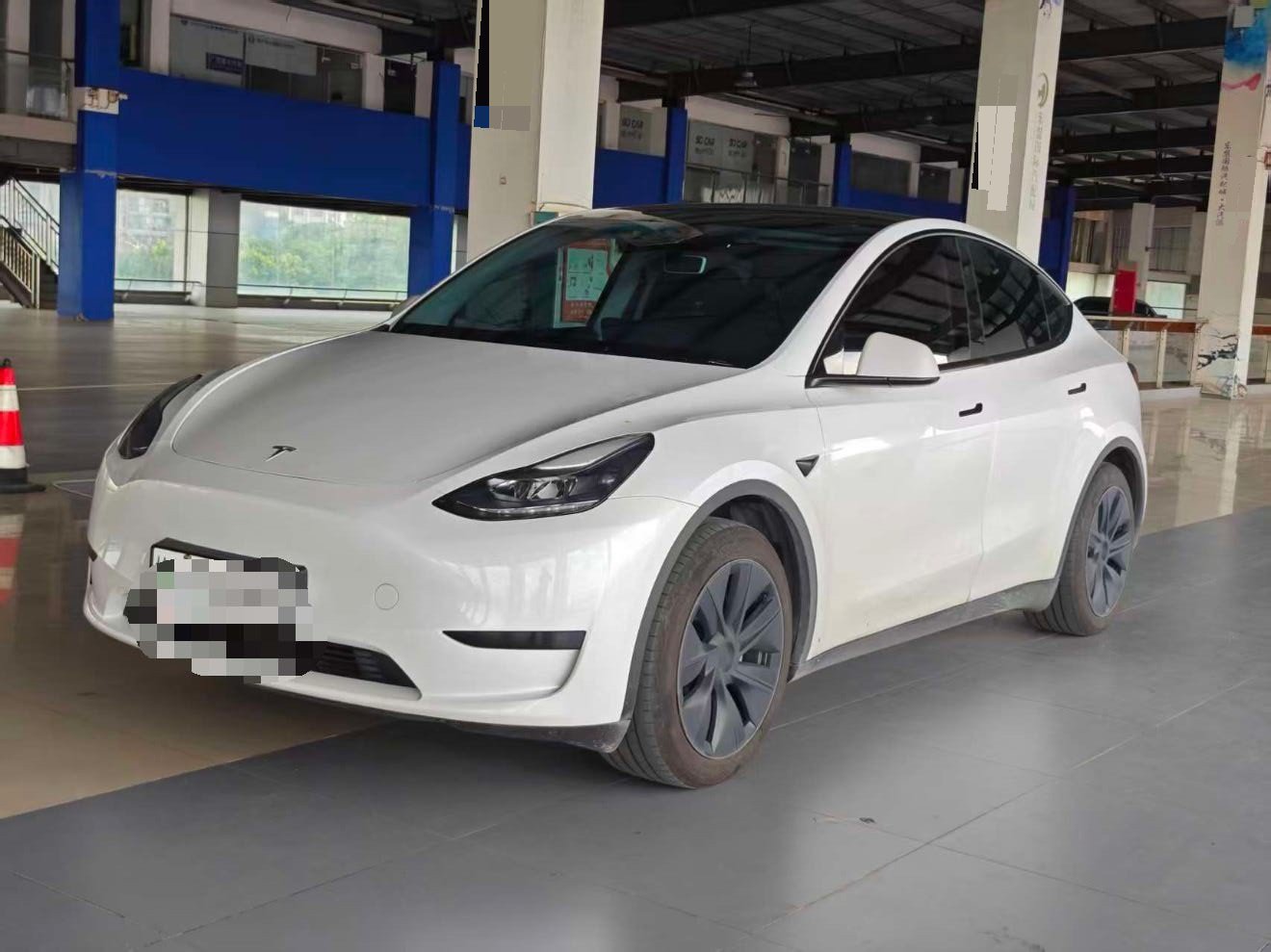 Tesla Model Y 2025 car image 
