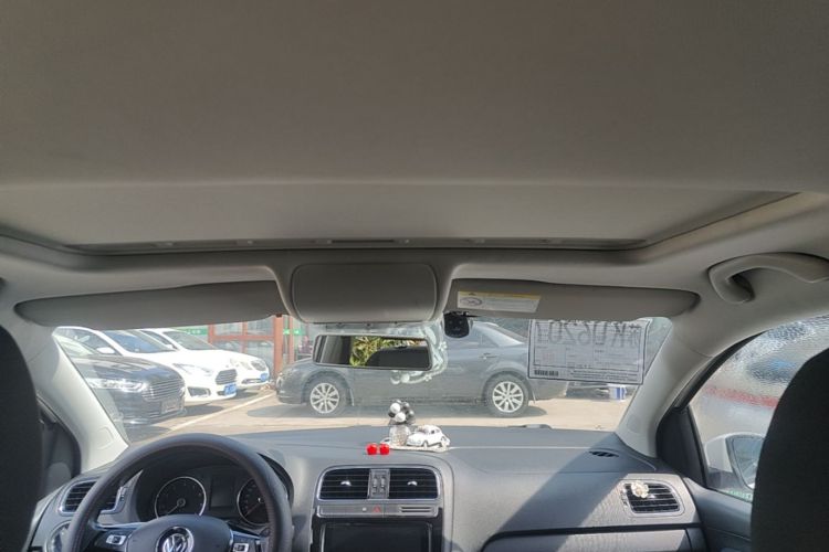 Volkswagen Polo 2017 car image #18