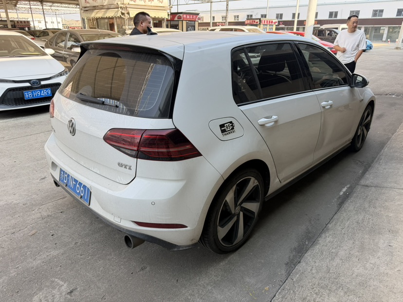 Volkswagen GolfGTI 2019 car image #2