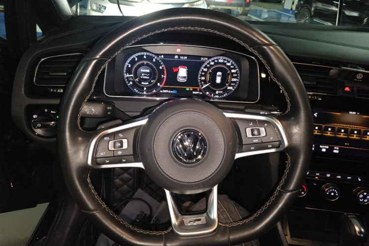 Volkswagen Golf 2020 car image #11
